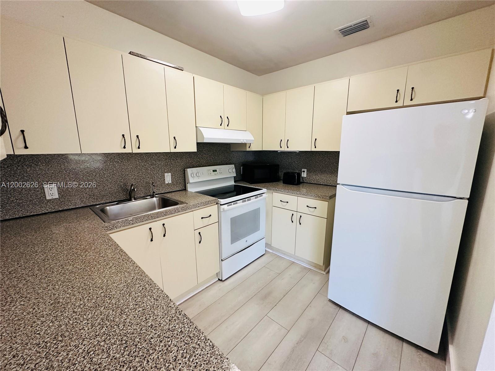 FAIRLAWN - Residential Lease