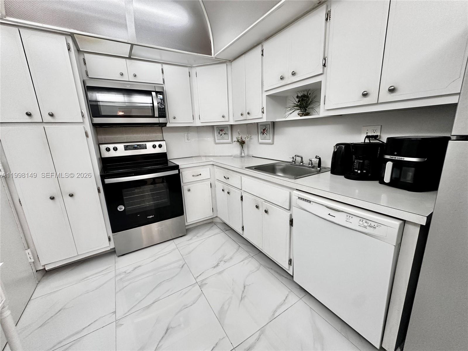 ARLEN HOUSE WEST CONDO - Residential Lease