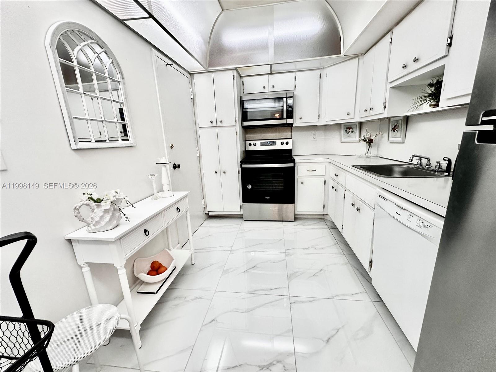 ARLEN HOUSE WEST CONDO - Residential Lease