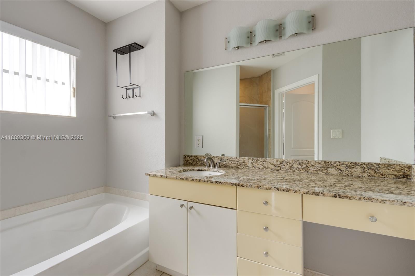 RADIUS CONDO - Residential Lease