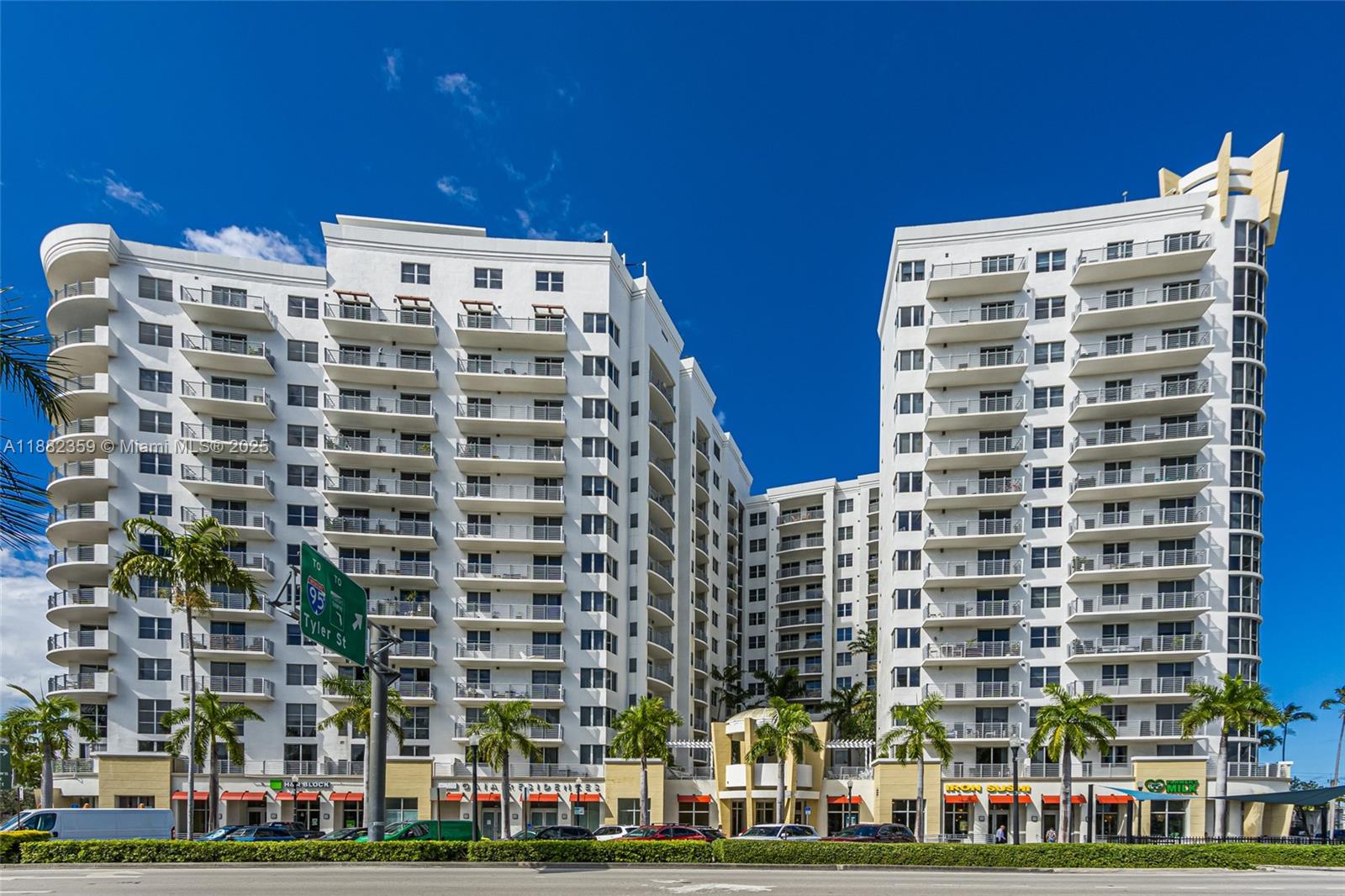 RADIUS CONDO - Residential Lease