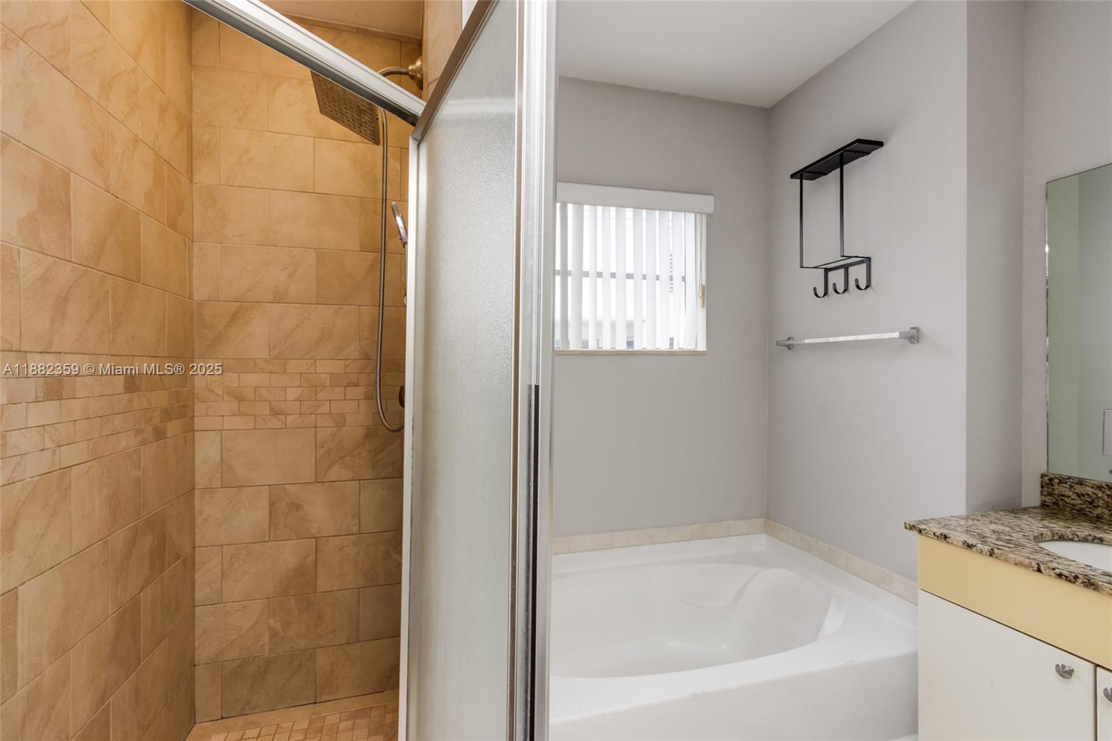 RADIUS CONDO - Residential Lease