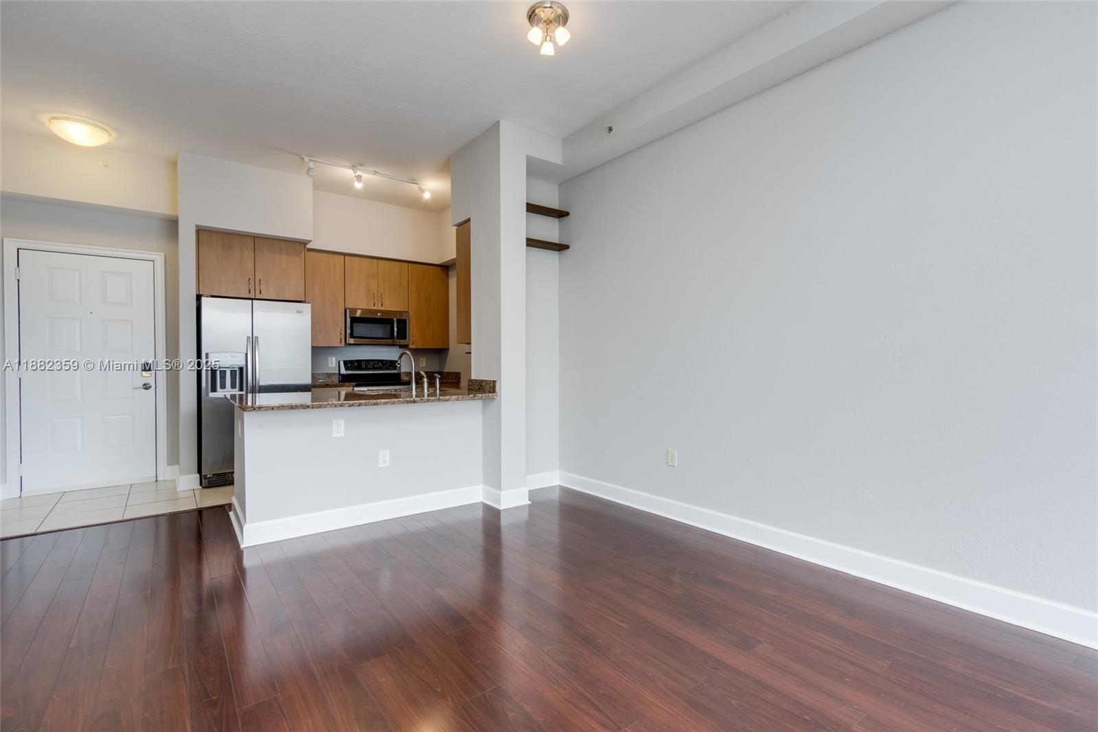 RADIUS CONDO - Residential Lease