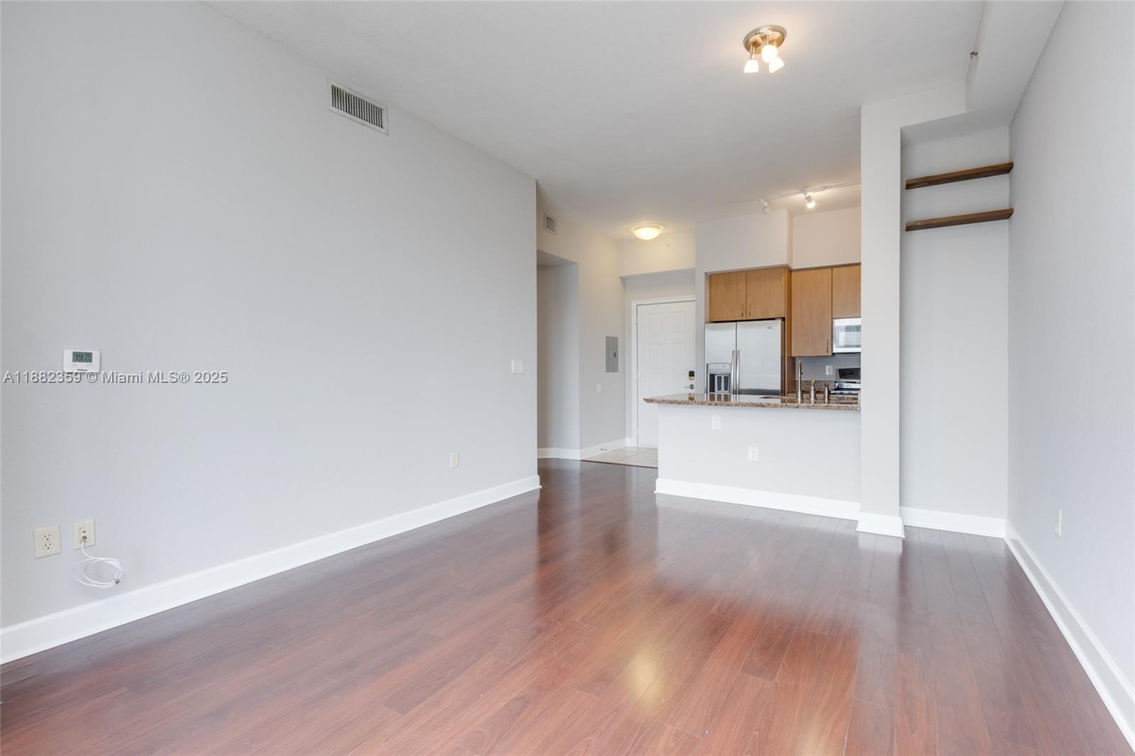 RADIUS CONDO - Residential Lease