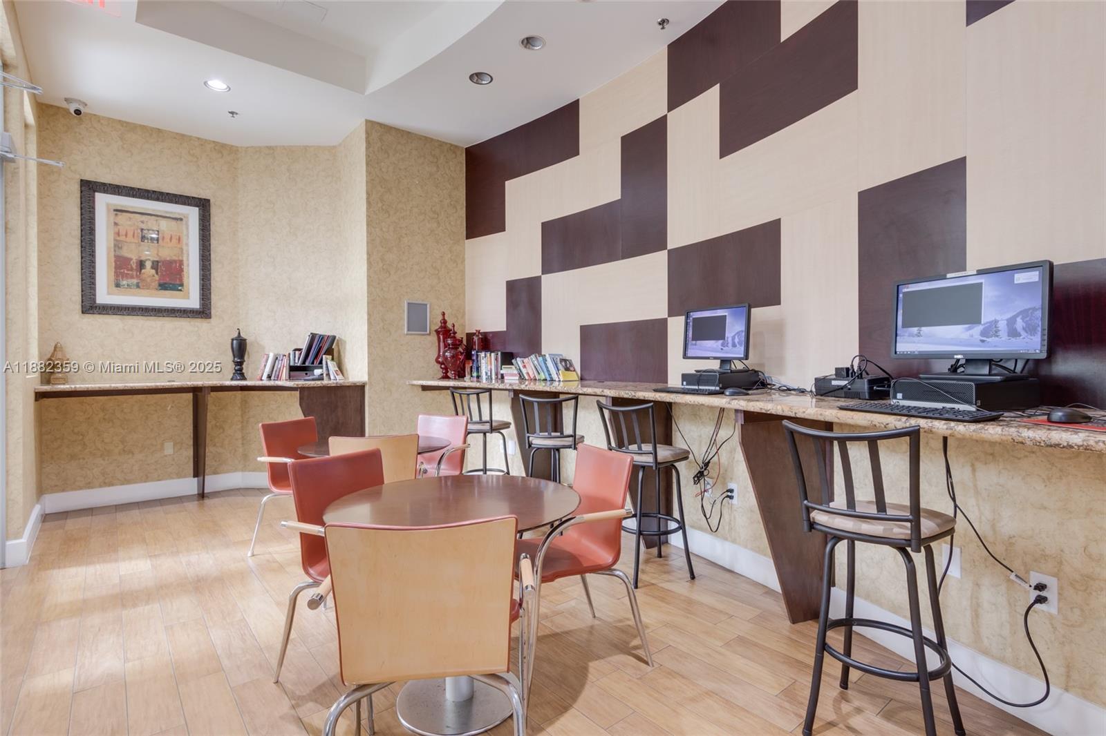 RADIUS CONDO - Residential Lease