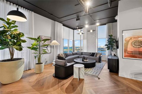 Tiny photo for 121 NE 5th Steet St #3313, Miami, FL 33132 (MLS # A12004132)