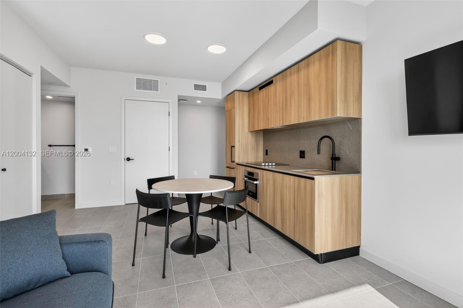 501 FIRST RESIDENCES - Residential