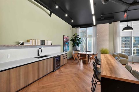 Tiny photo for 121 NE 5th Steet St #3313, Miami, FL 33132 (MLS # A12004132)