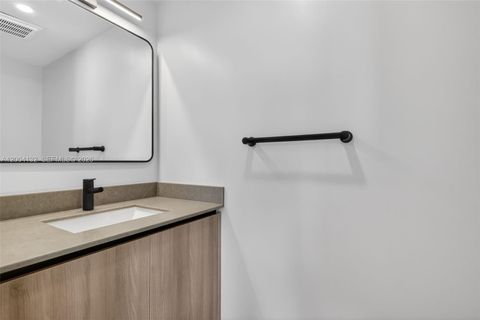 Tiny photo for 121 NE 5th Steet St #3313, Miami, FL 33132 (MLS # A12004132)