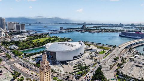 Tiny photo for 121 NE 5th Steet St #3313, Miami, FL 33132 (MLS # A12004132)