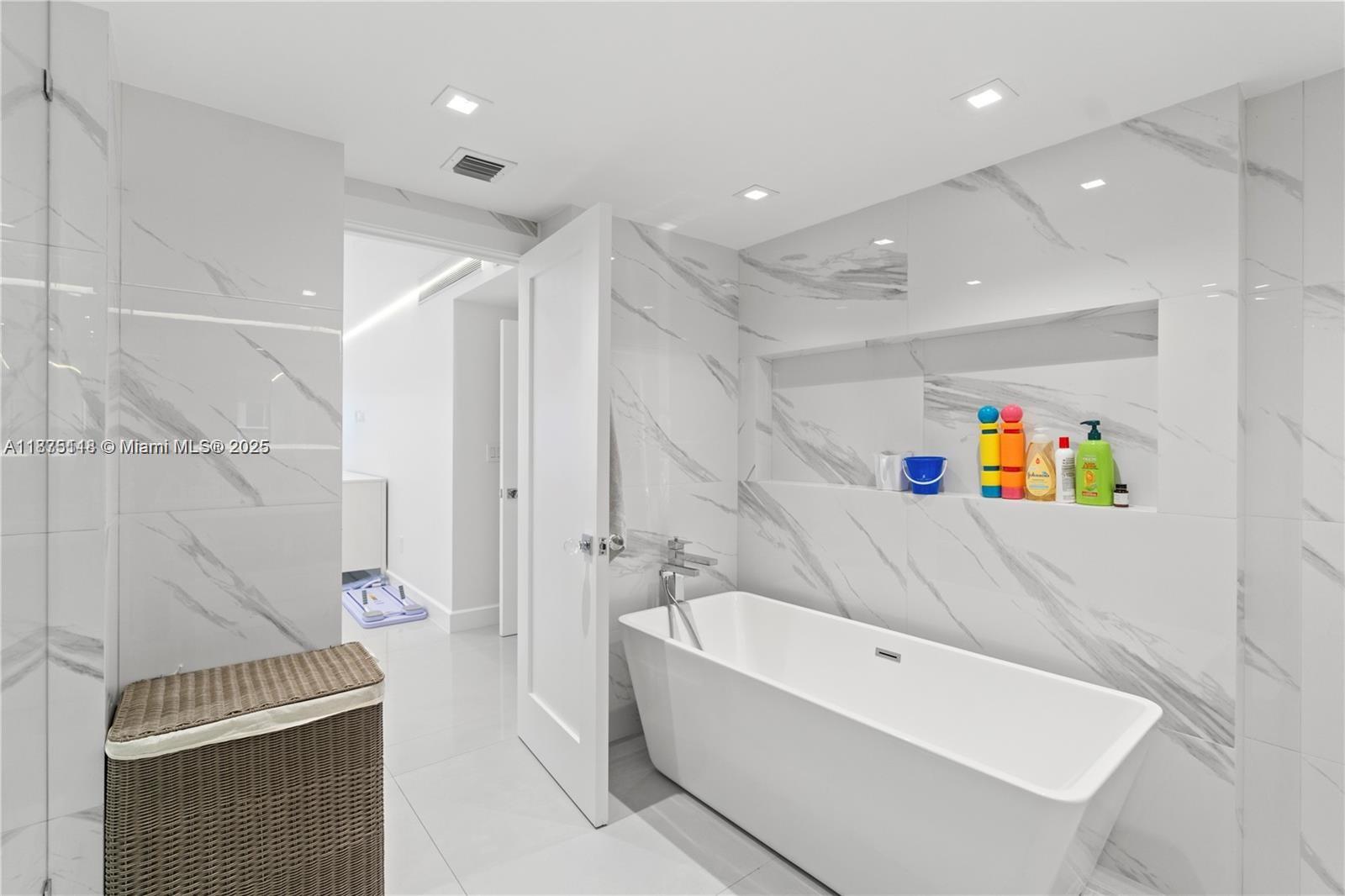 KENILWORTH CONDO - Residential