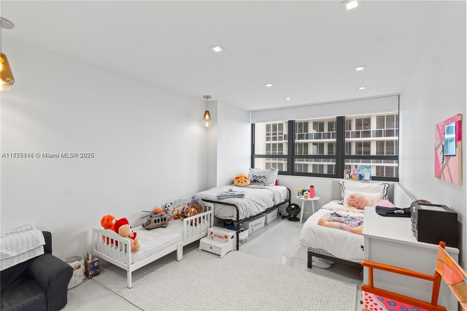 KENILWORTH CONDO - Residential