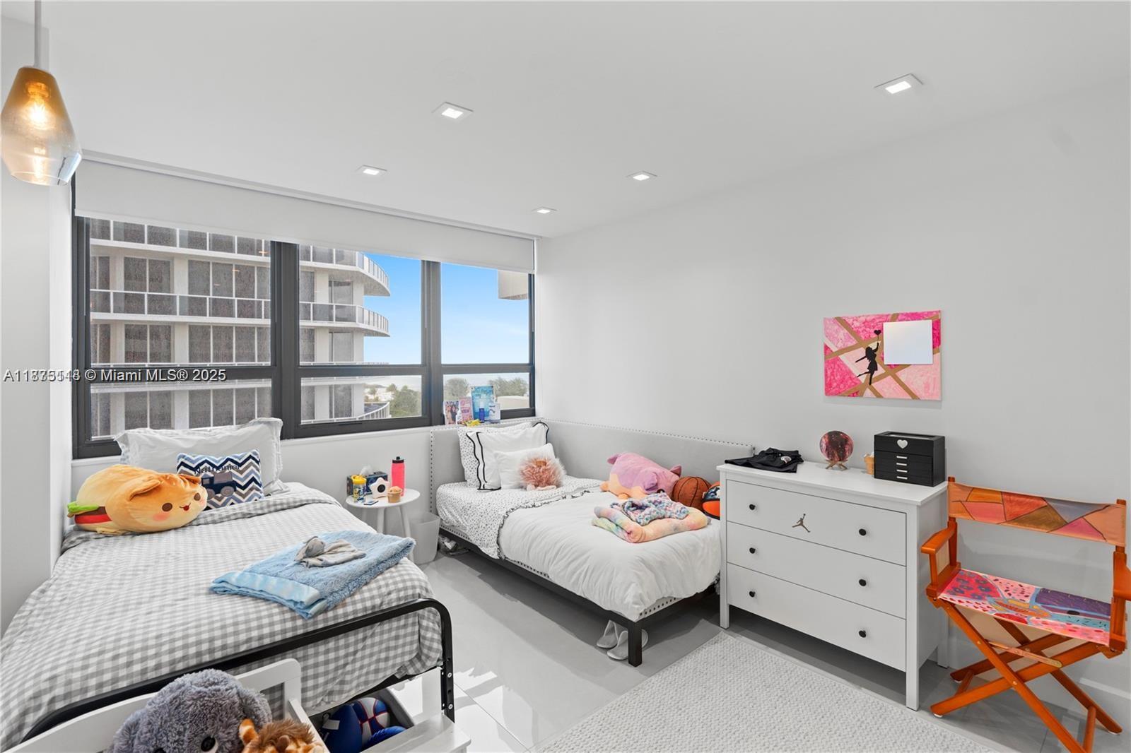 KENILWORTH CONDO - Residential