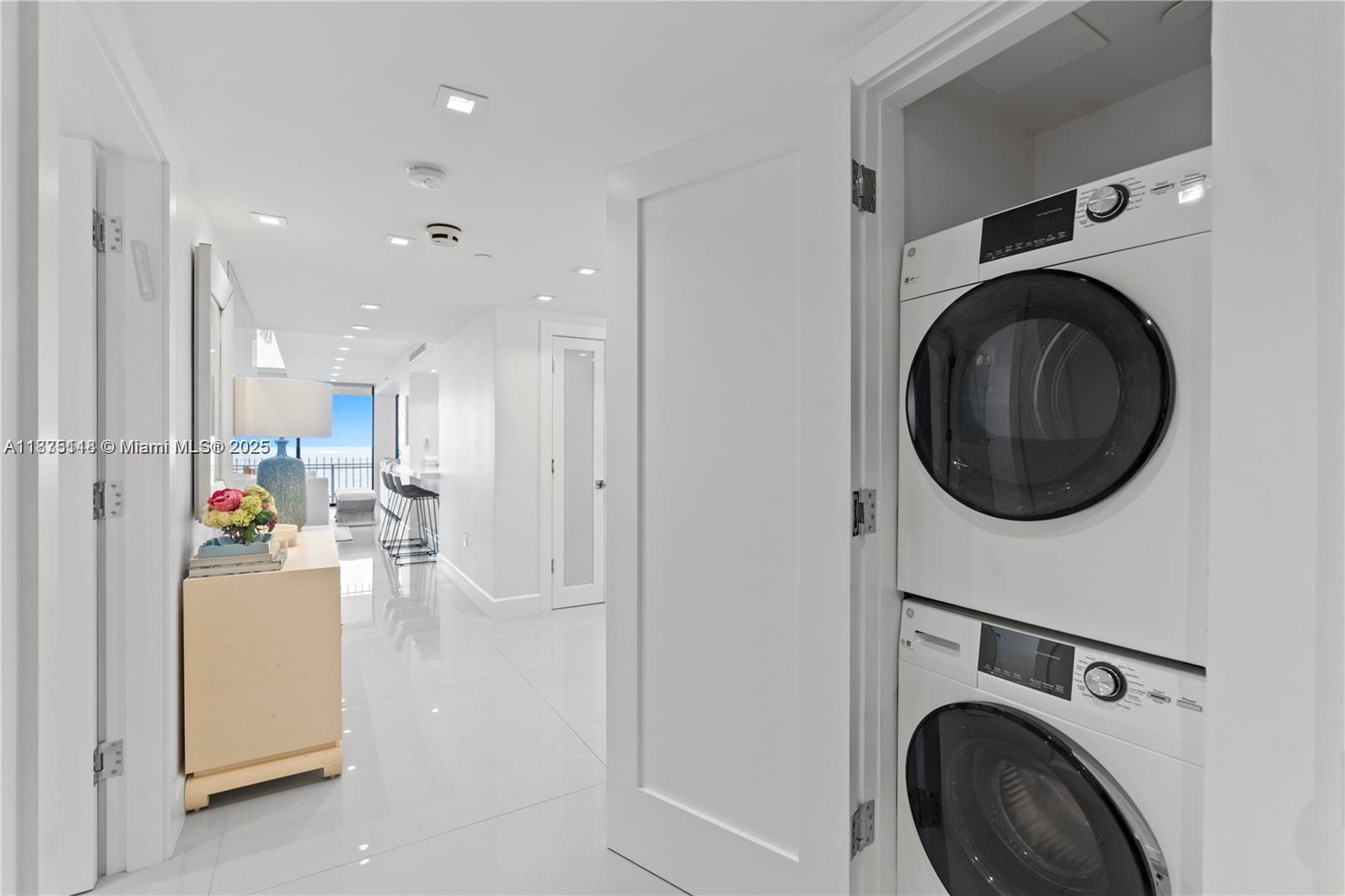 KENILWORTH CONDO - Residential