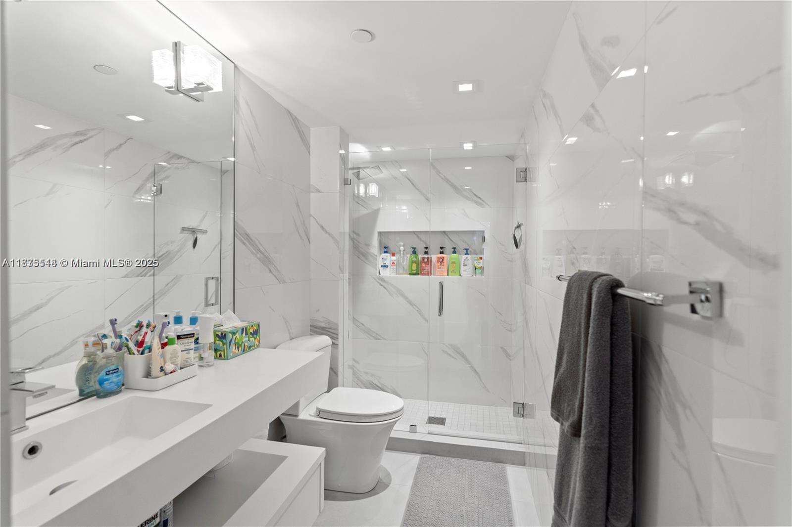 KENILWORTH CONDO - Residential