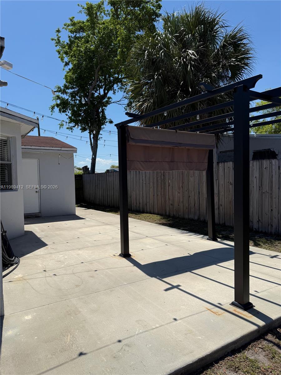 SUNSHINE MANOR - Residential