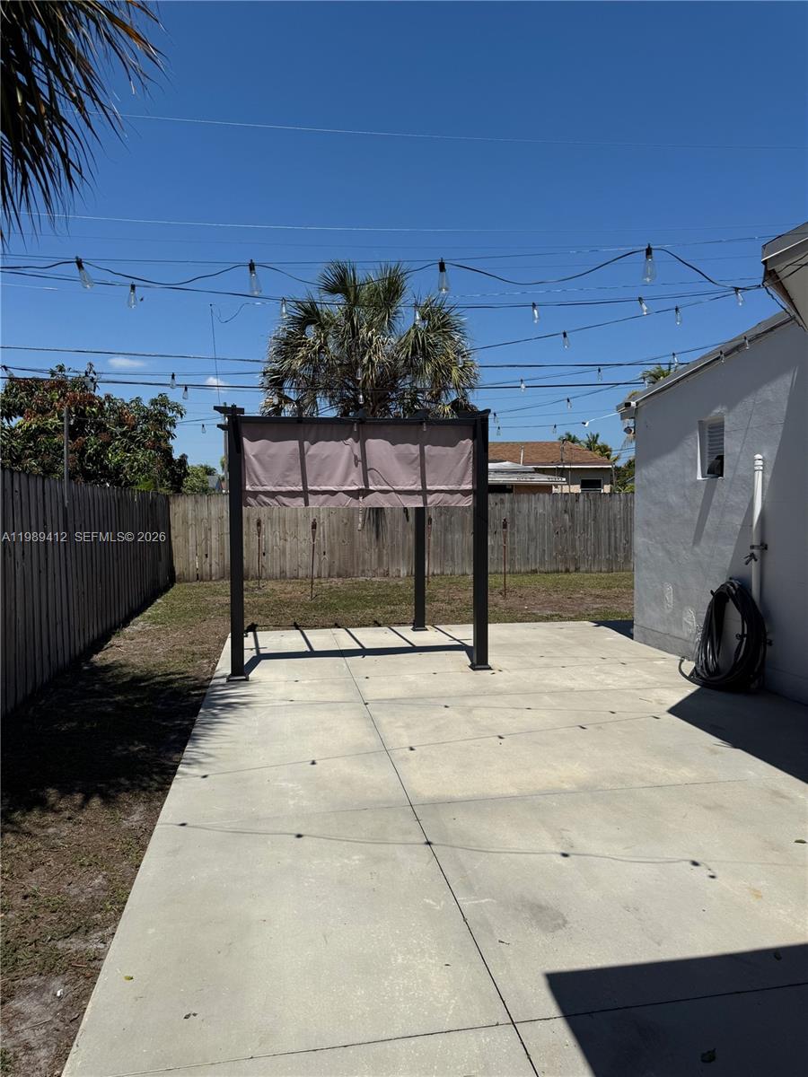 SUNSHINE MANOR - Residential