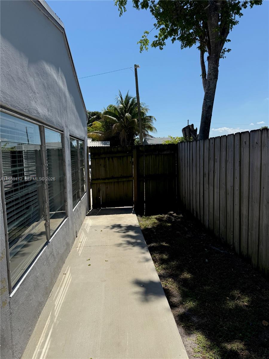 SUNSHINE MANOR - Residential