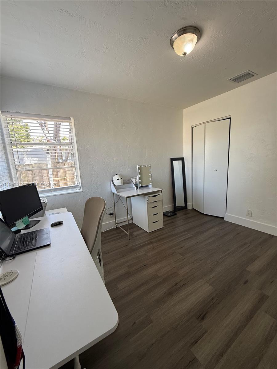 SUNSHINE MANOR - Residential