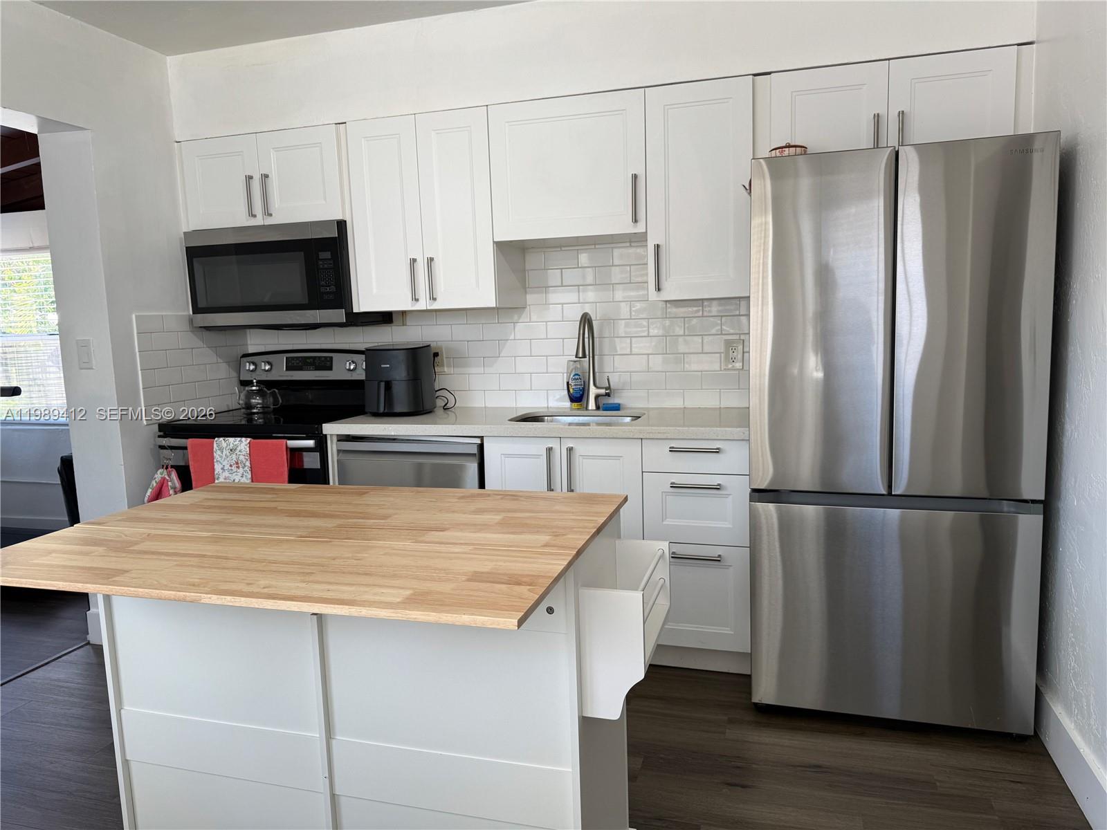 SUNSHINE MANOR - Residential