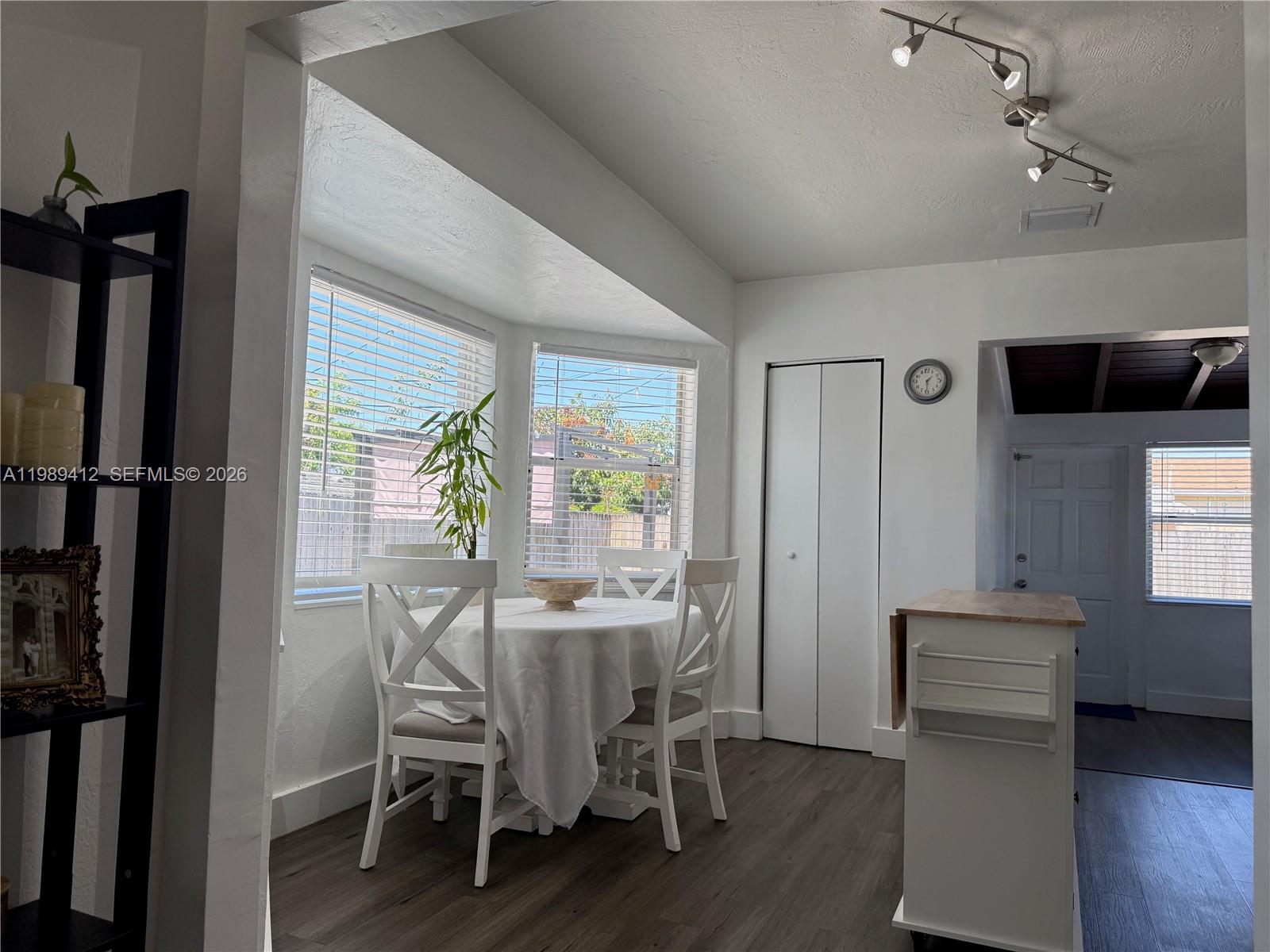 SUNSHINE MANOR - Residential