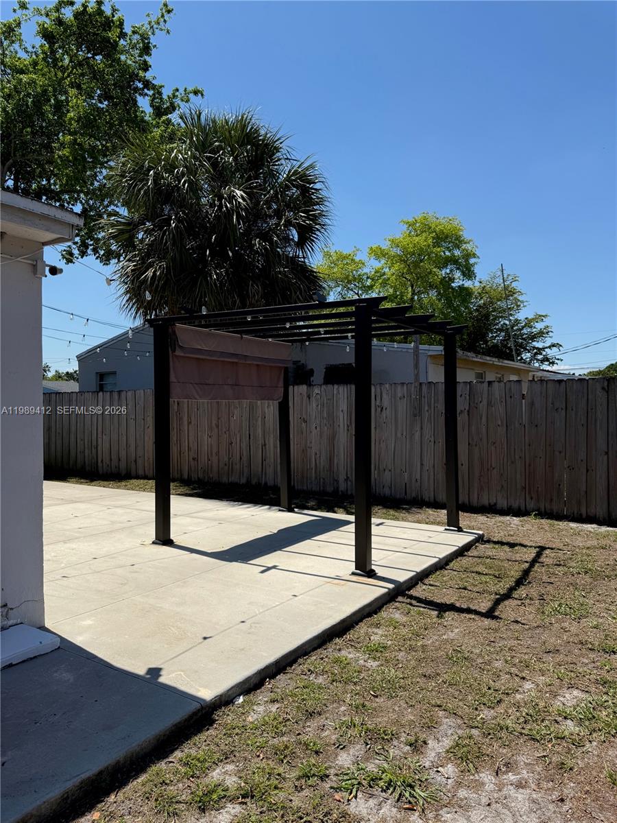 SUNSHINE MANOR - Residential