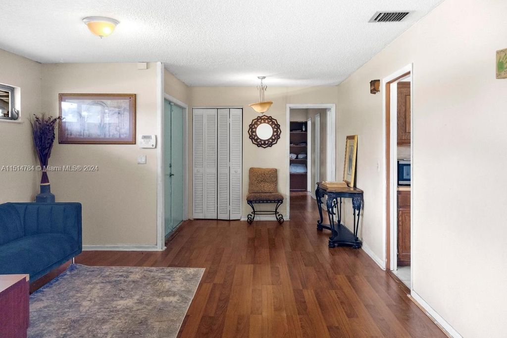 Photo of 601 SE Penn Ave, Port Saint Lucie, FL 34984 (MLS # A11514784)