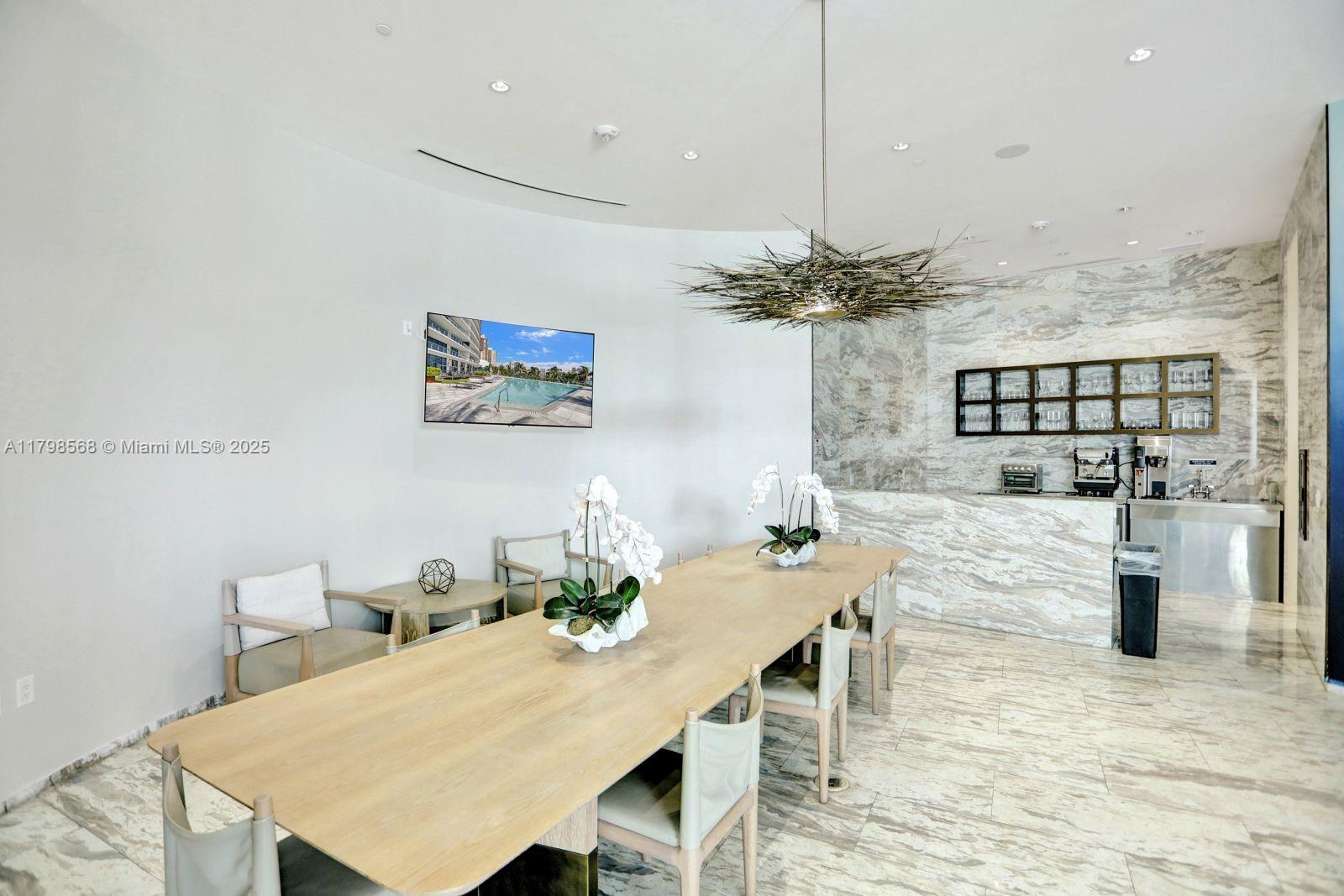 ECHO CONDO - Residential