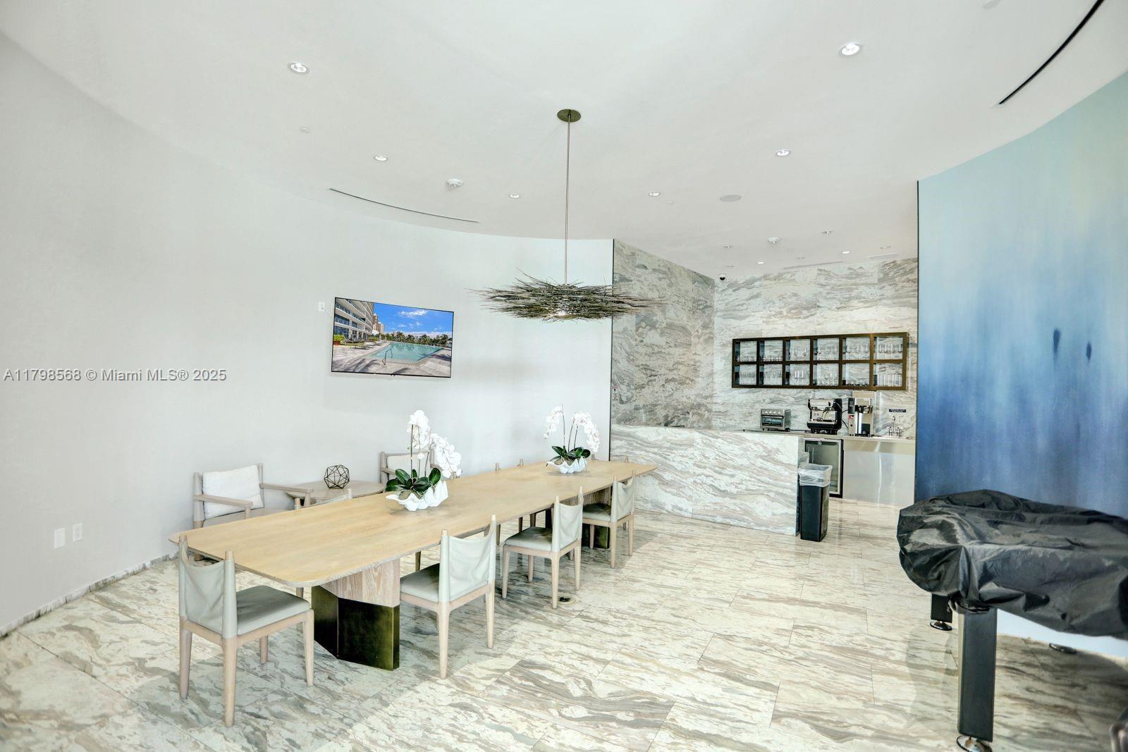 ECHO CONDO - Residential