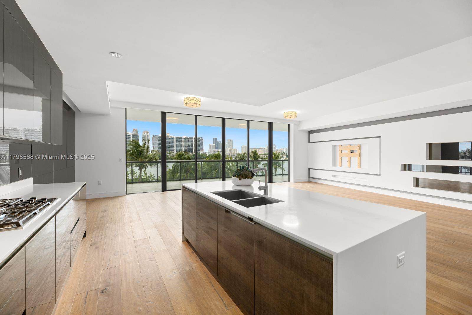 ECHO CONDO - Residential