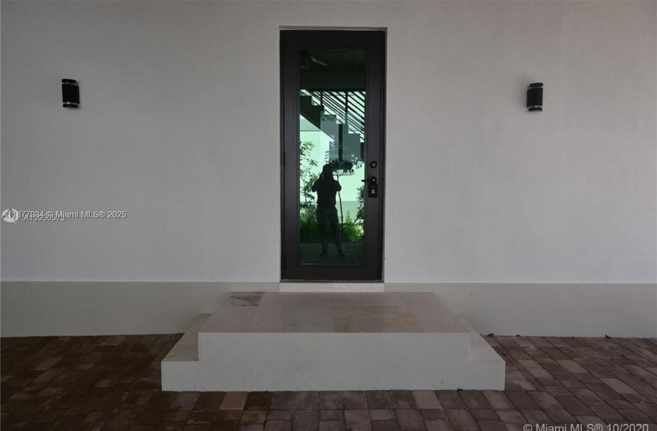 KEY LARGO BEACH - Residential Lease