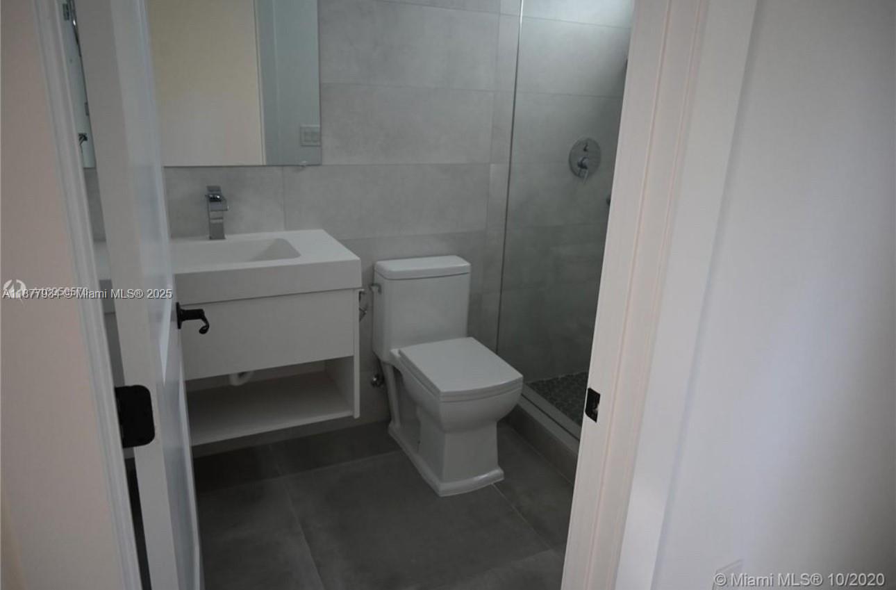 KEY LARGO BEACH - Residential Lease