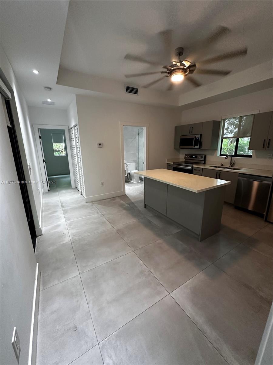 KEY LARGO BEACH - Residential Lease