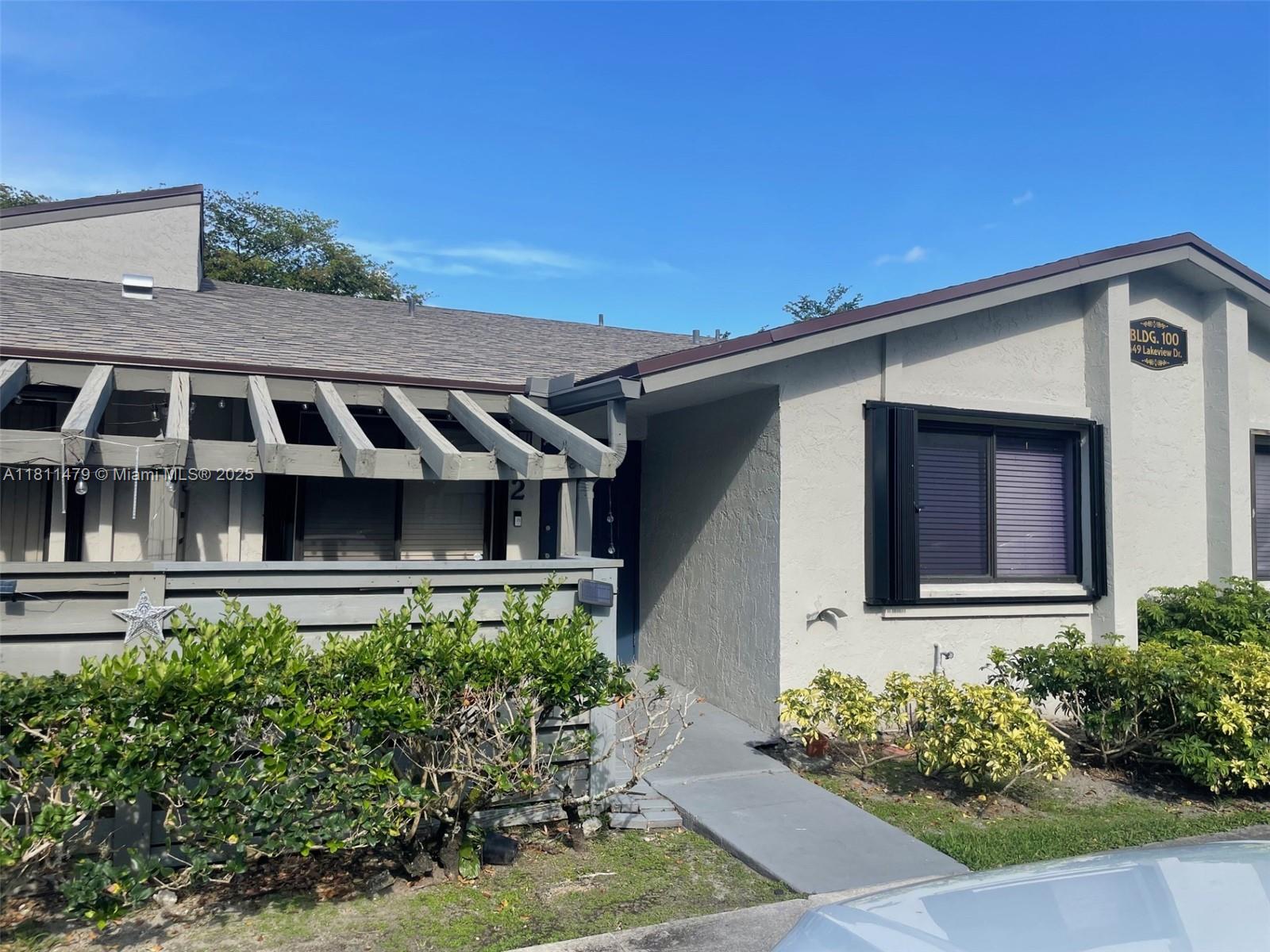 449 Lakeview Dr 2
