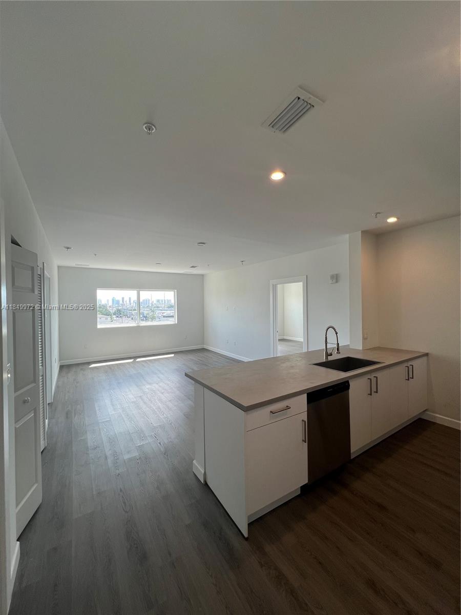 NEW CONSTRUCTION 2 Bed/ 1 Bath unit in ground floor, perfect location in Allapattah area; close to Jackson Memorial Hospital, Miami International Airport, Doral area and just 15 minutes to Downtown Miami, Brickell Avenue and Miami Beach. Text me
