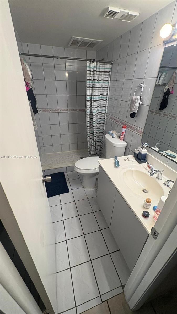 GREENWICH PH I CONDO - Residential Lease