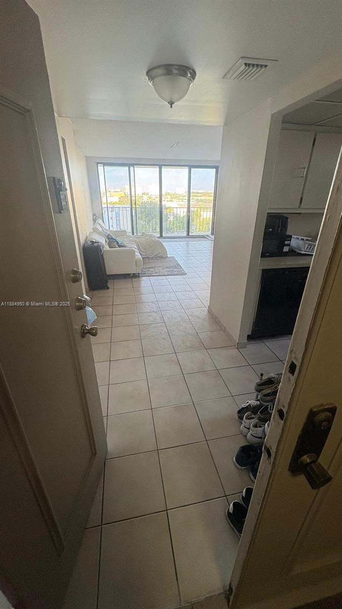 GREENWICH PH I CONDO - Residential Lease