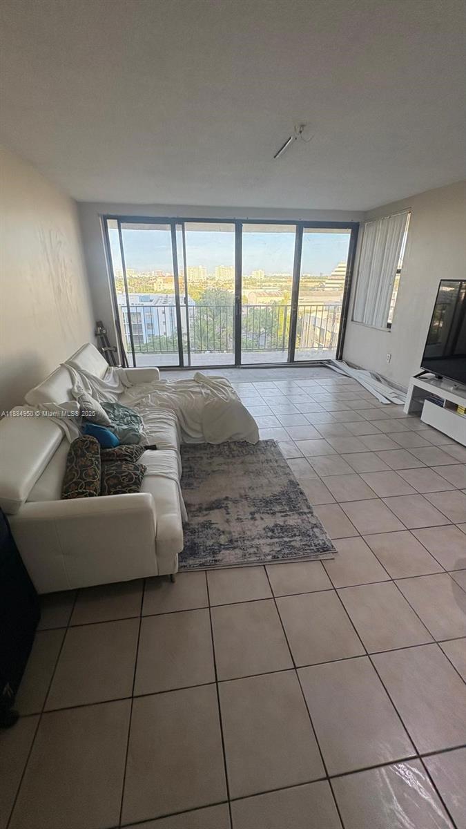 GREENWICH PH I CONDO - Residential Lease