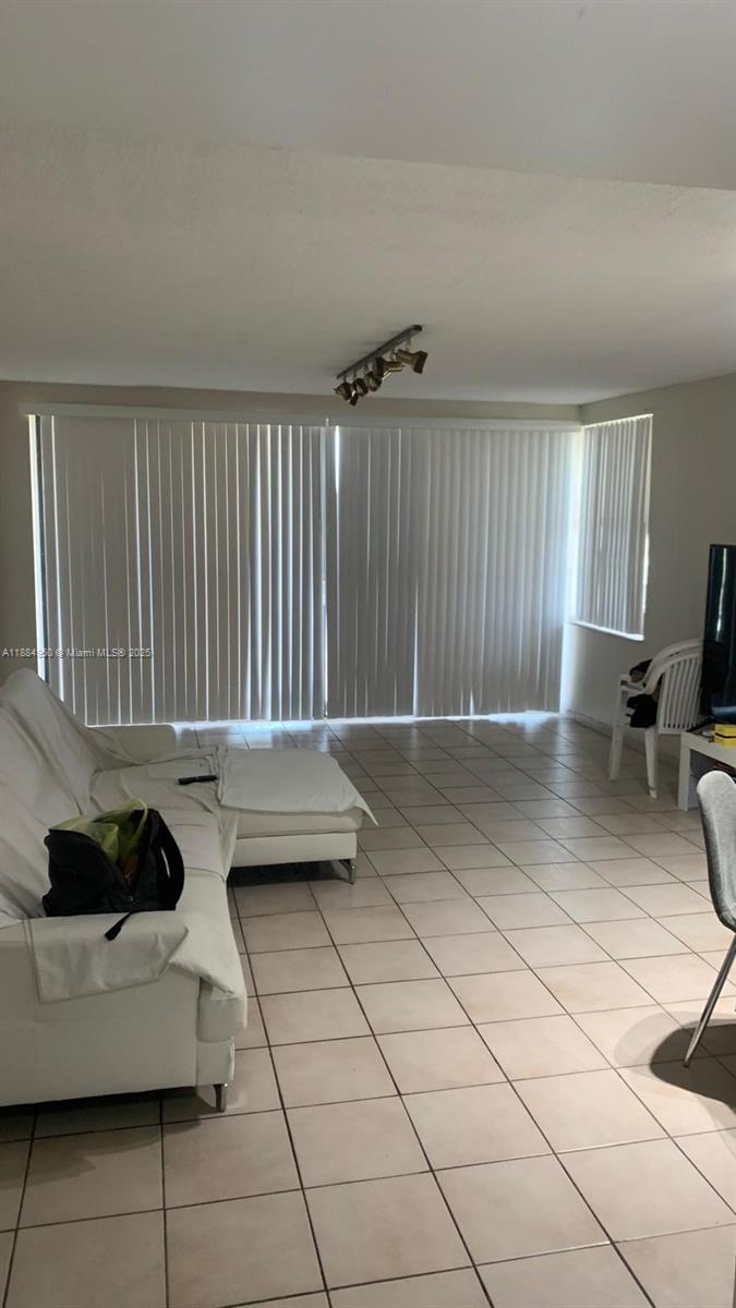 GREENWICH PH I CONDO - Residential Lease