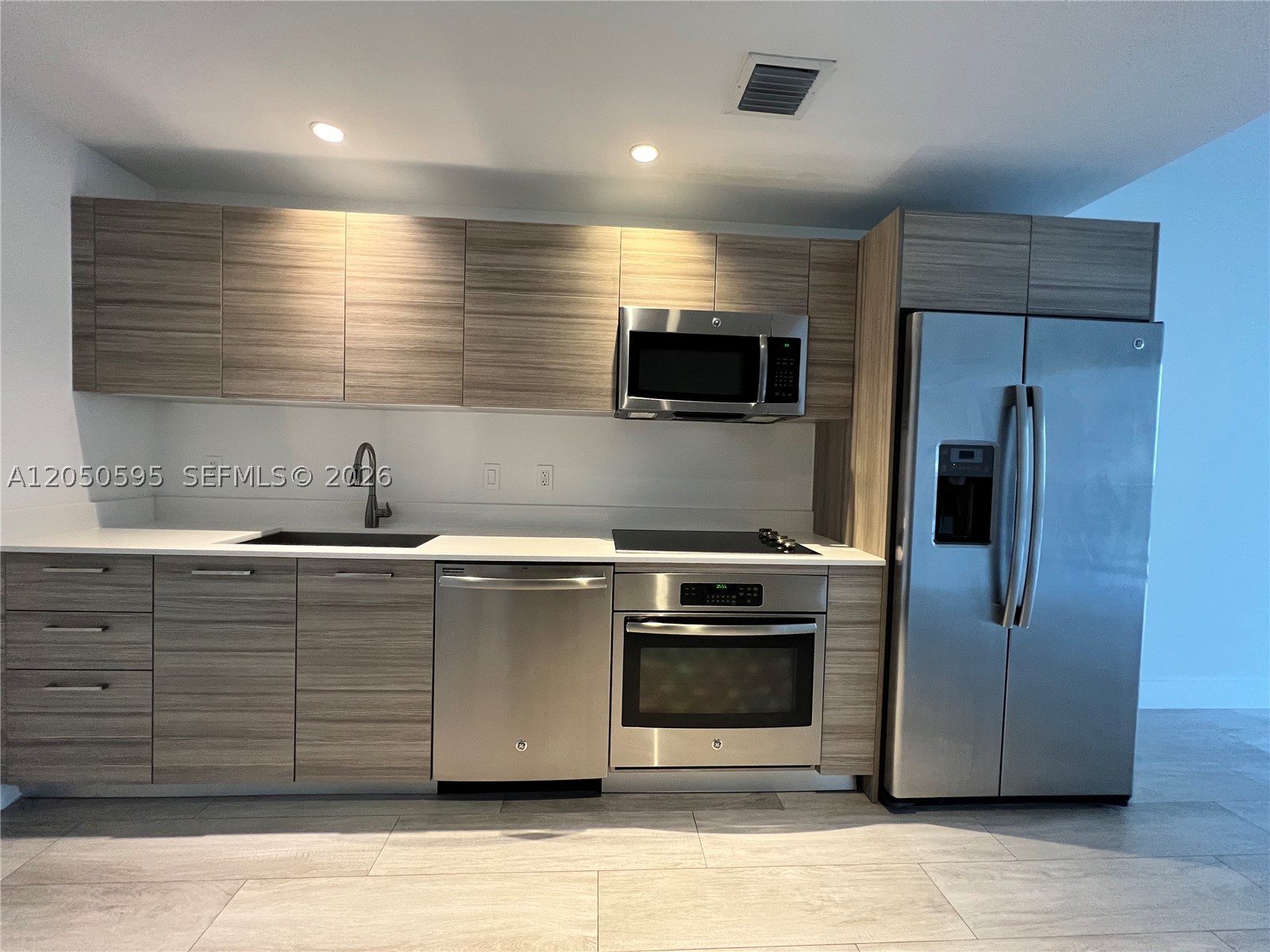 121 NE 34th St L505