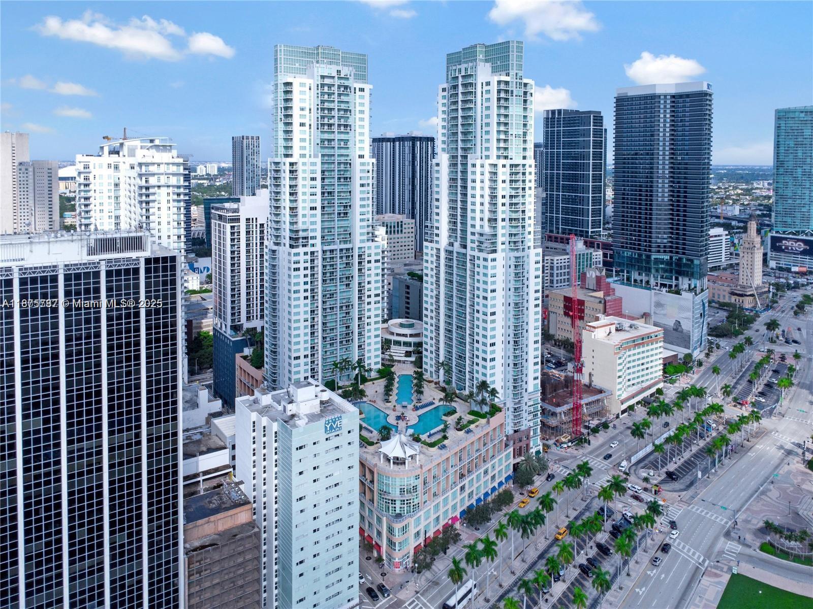 SPACIOUS 2/2 PLUS DEN WITH TWO SEPARATE BALCONIES. NICELY FURNISHED APARTMENT IN THE HEART OF DOWNTOWN MIAMI. GREAT VIEWS GREAT BUILDING. GREAT GYM. BUILDING IS GOING THROUGH RENOVATIONS INCLUDING STATE OF THE ART SECURITY. BE IN THE HEART OF ALL THAT IS HAPPENING IN MIAMI. RESTAURANTS, BANKS, FESTIVALS, ETC. EVERYTHING YOU NEED WITH IN WALKING DISTANCE OR TAKE THE MONORAIL TO BRICKELL. A MUST SEE.