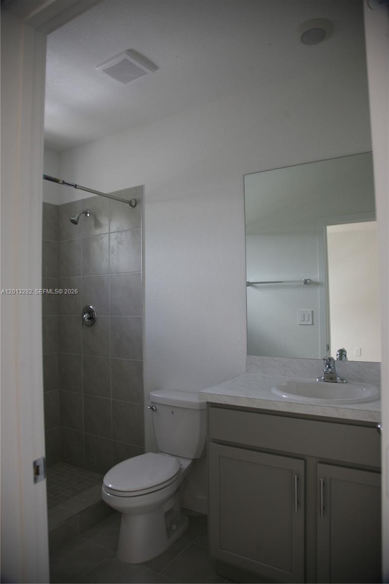 MIAMI LAND AND DEVELOPMEN - Residential Lease