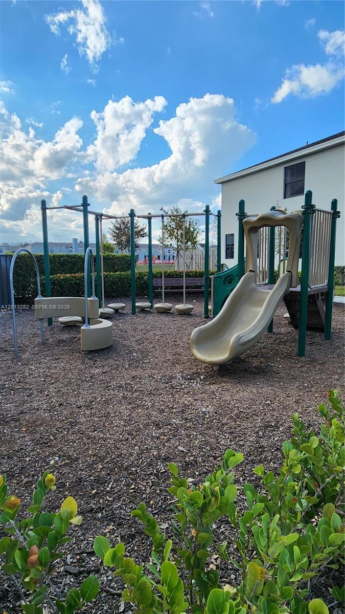 MIAMI LAND AND DEVELOPMEN - Residential Lease