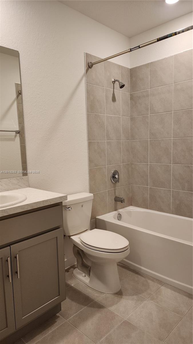 MIAMI LAND AND DEVELOPMEN - Residential Lease