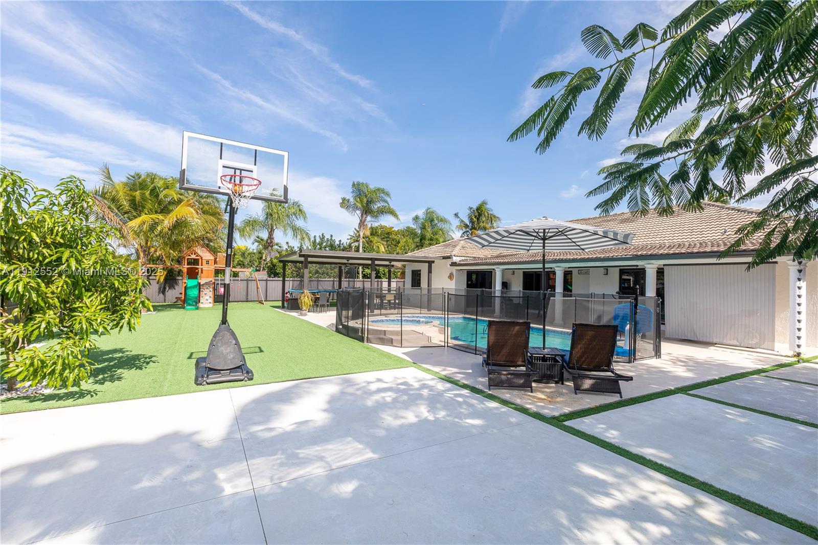 VALENCIA GROVES ESTATES - Residential