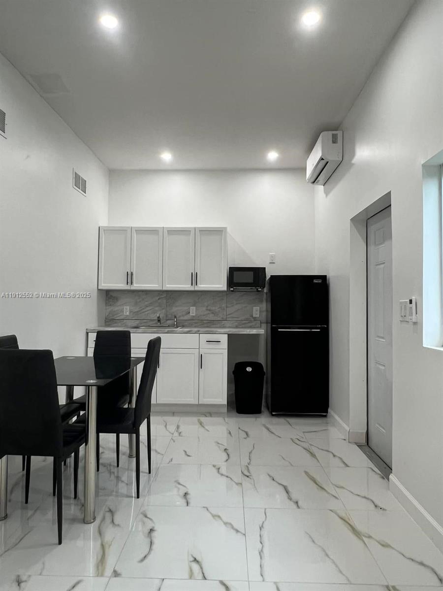 VALENCIA GROVES ESTATES - Residential