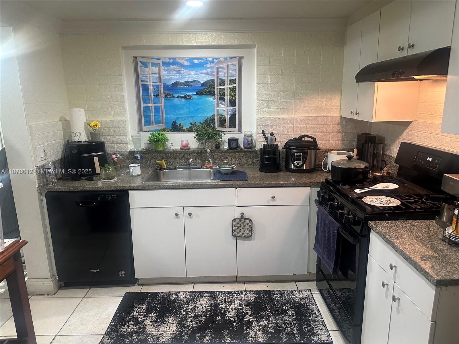 VENETIAN GARDENS AT COUNT - Residential