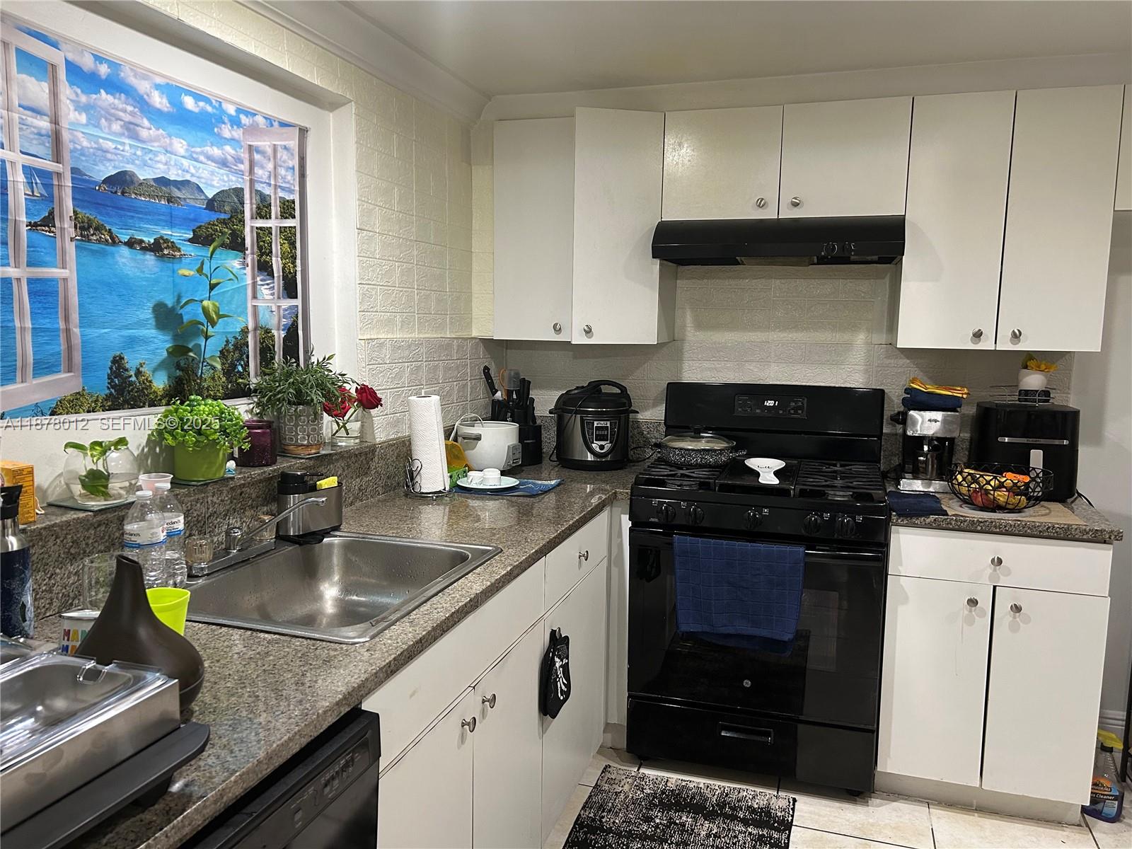 VENETIAN GARDENS AT COUNT - Residential