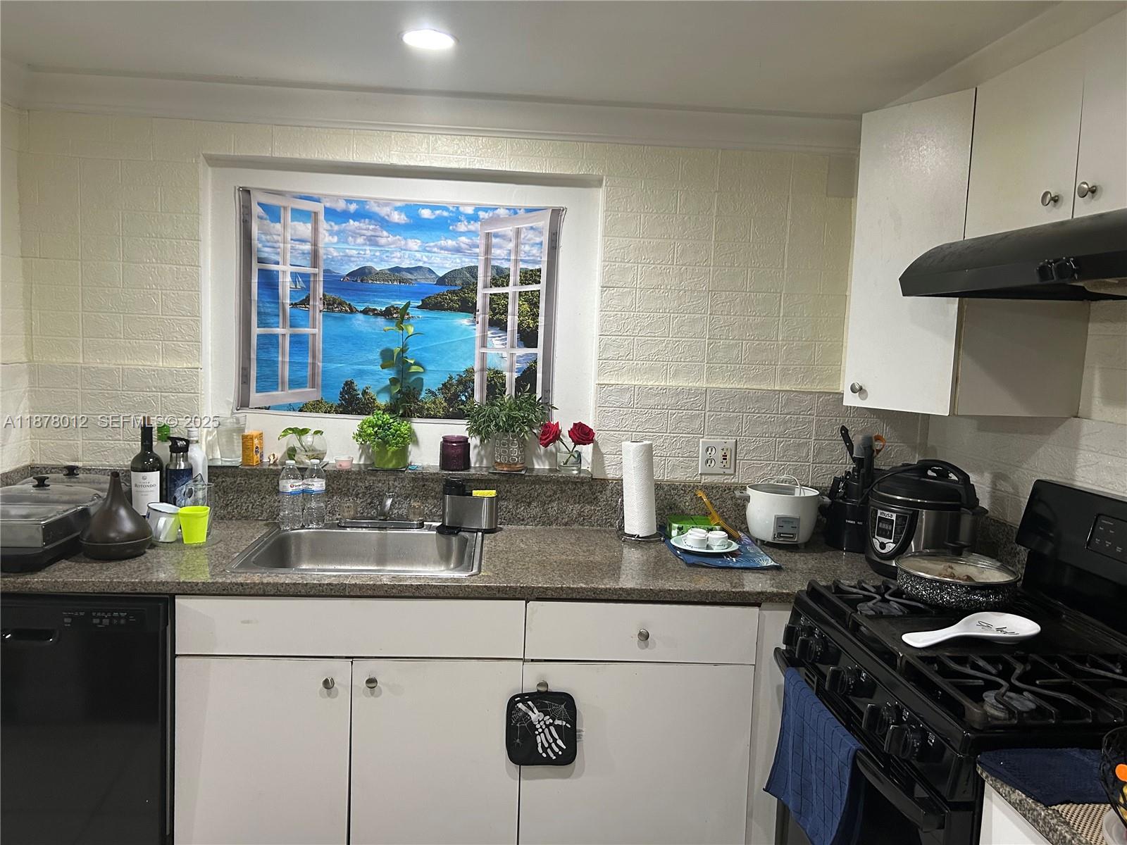 VENETIAN GARDENS AT COUNT - Residential