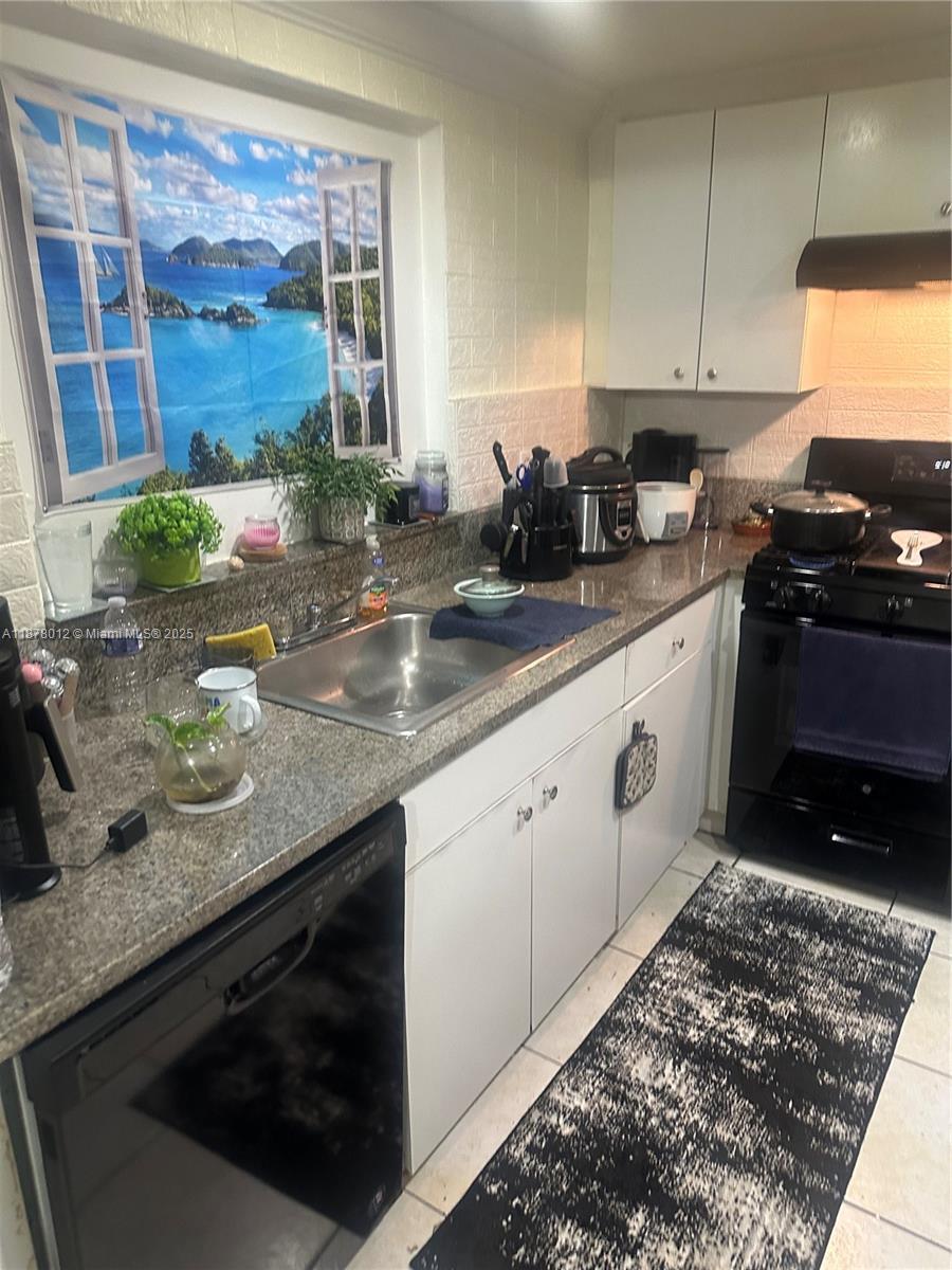 VENETIAN GARDENS AT COUNT - Residential